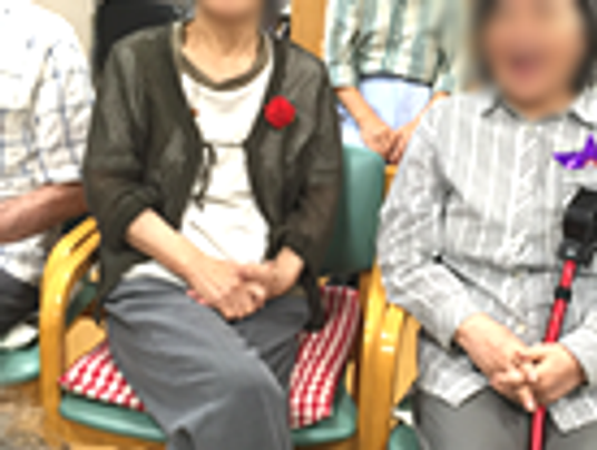 座っている利用者の様子
