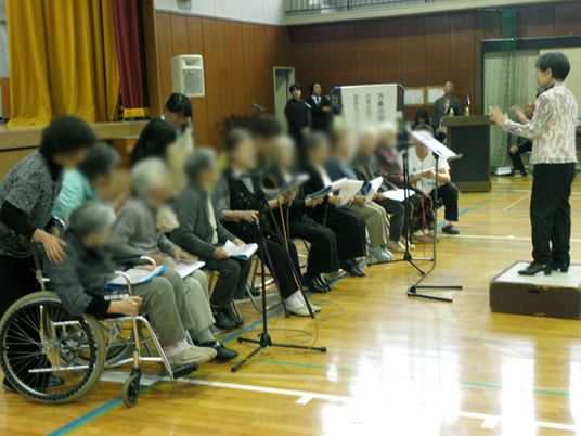合唱を楽しむ人たち
