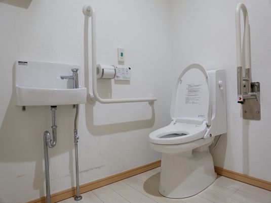 バリアフリーのトイレ設備
