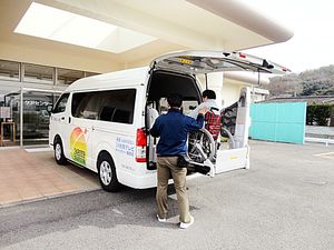車椅子が載せられる車両