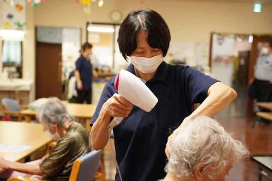 利用者に対応する職員