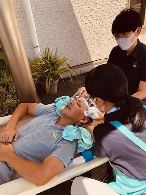 屋外での洗髪ケア