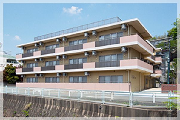 広々とした建物の外観