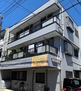 2階建ての建物外観