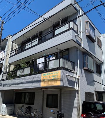 2階建ての建物外観