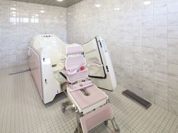 バリアフリーの浴室設備