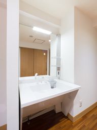 清潔な洗面台のある空間