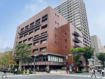 都会の建物外観