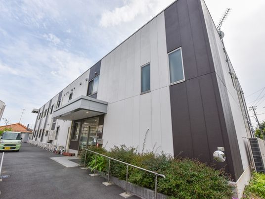 清潔感のある施設の外観