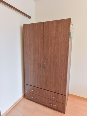 茶色の洋室クローゼット
