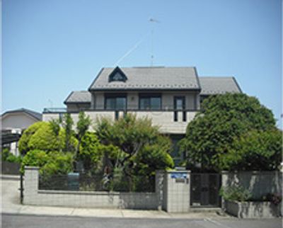 緑が豊かな外観
