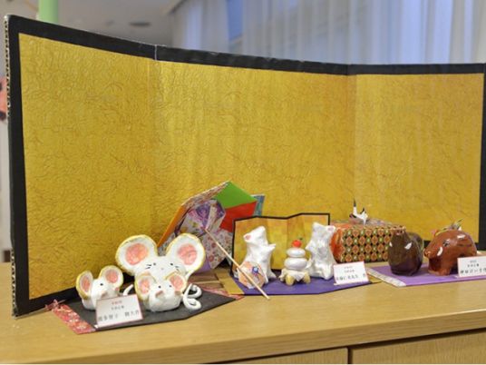 飾り物が並ぶ展示場所