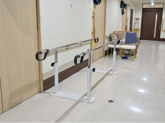 手すりのある廊下