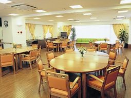 明るい食堂の様子