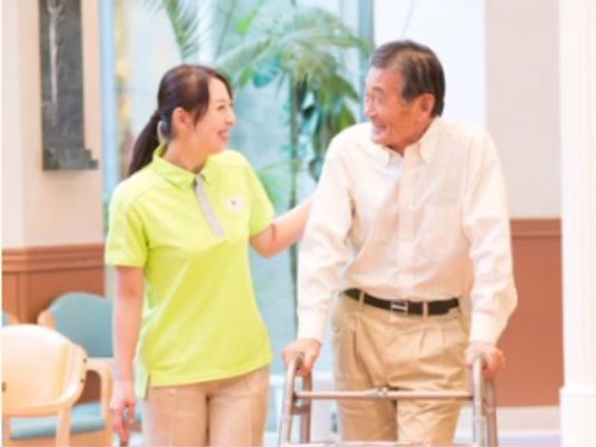 スタッフと利用者の笑顔
