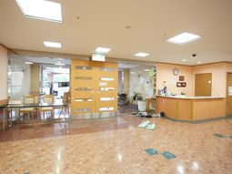 エントランスの明るい空間