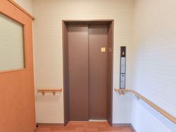 エレベーター前の廊下