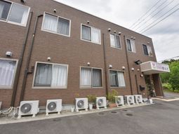 落ち着いた色合いの外観