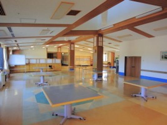自然光の入る多目的室