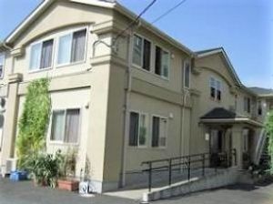 温かみのある外観の建物