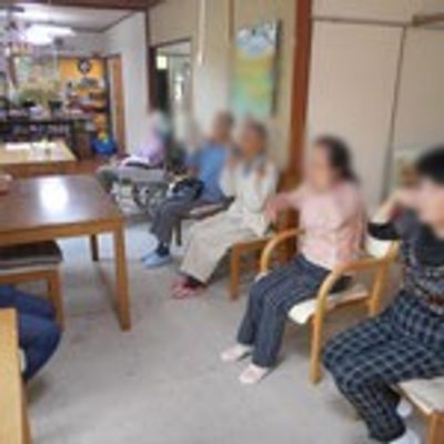 リビングの人物