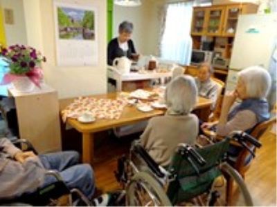車椅子の方々とスタッフ
