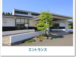 建物前のエントランス  
