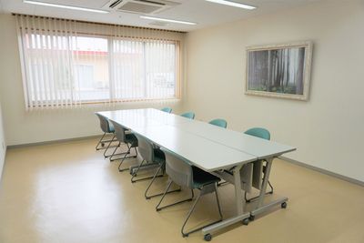 自然光溢れる会議室