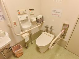手すり付きのトイレ