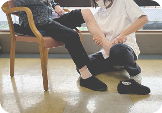 足のケア中の様子