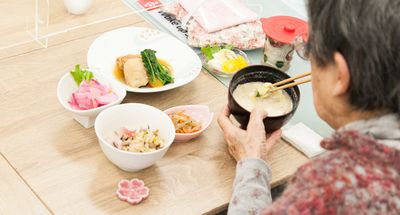 やさしい食事風景