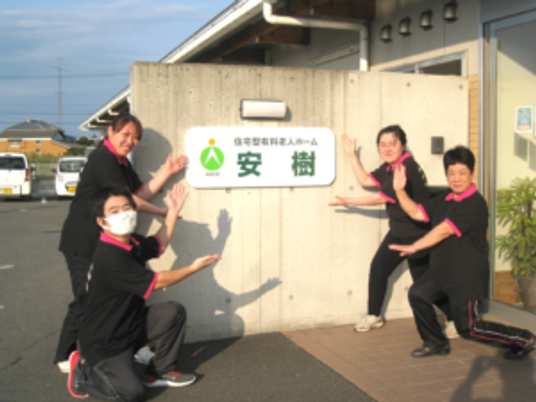 スタッフ集合の外観前  