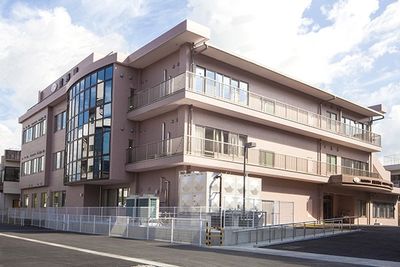 広々とした外観