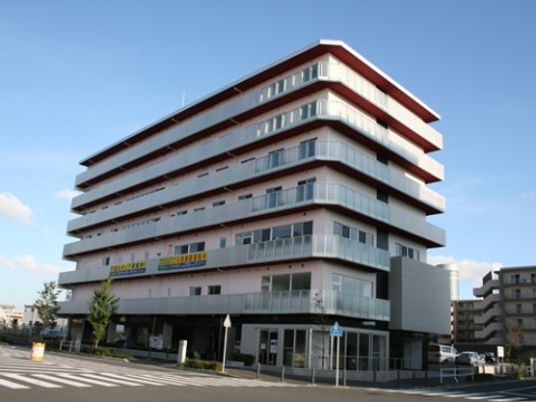 多階層の建物外観