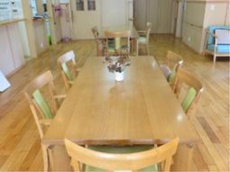 明るいダイニングの様子