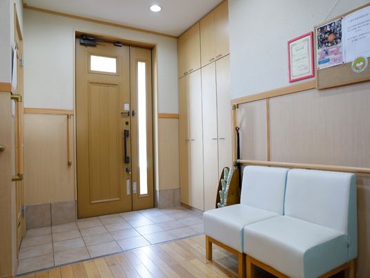 明るく清潔なエントランス