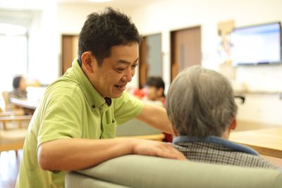 親しみやすいスタッフの様子