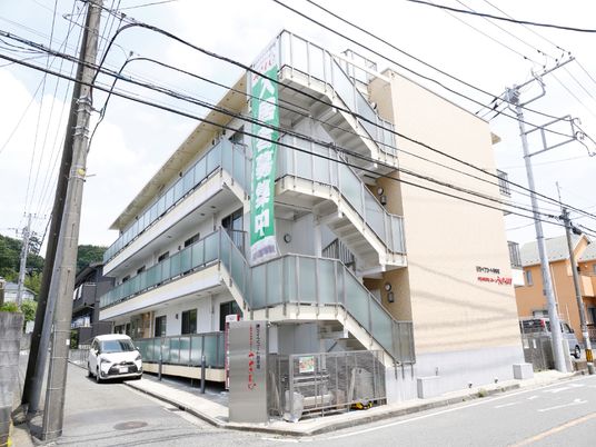 多階層建築の外観