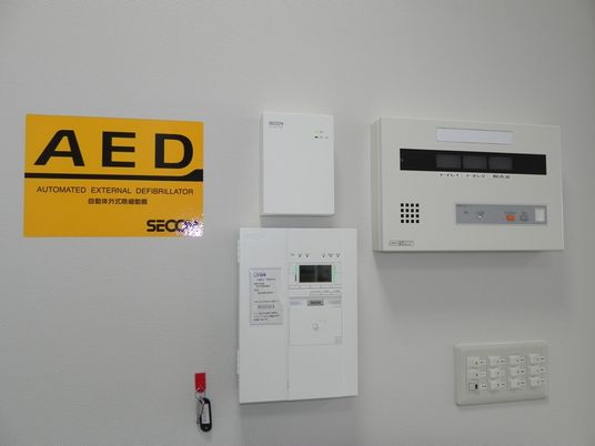 AEDと防火設備の壁