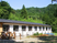 自然に囲まれた平屋の外観  