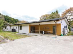平屋建ての落ち着いた外観