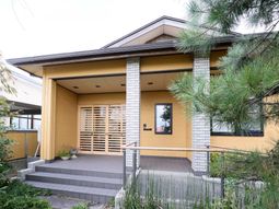 エントランスの外観