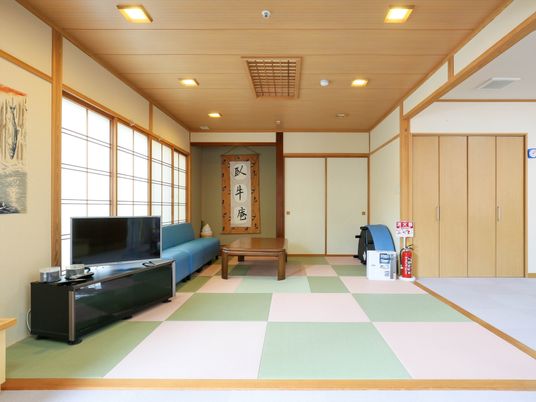 和風の落ち着いたラウンジ