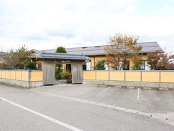 和風の外観エントランス