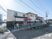 ゆったりとした外観の建物