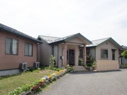 平屋建ての明るい外観