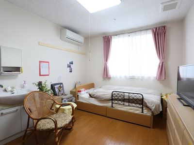 居室のきれいな内観