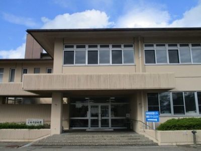 建物正面の外観