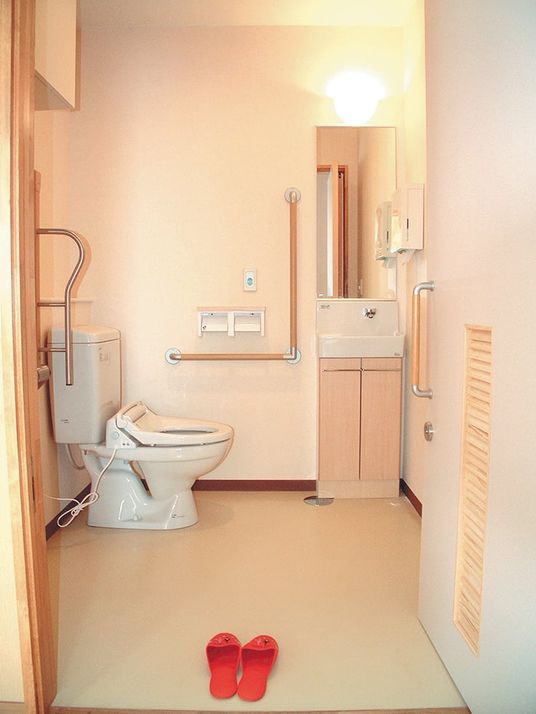 安全な介護トイレ