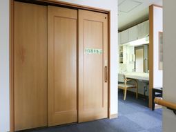 和やかな居室のドア